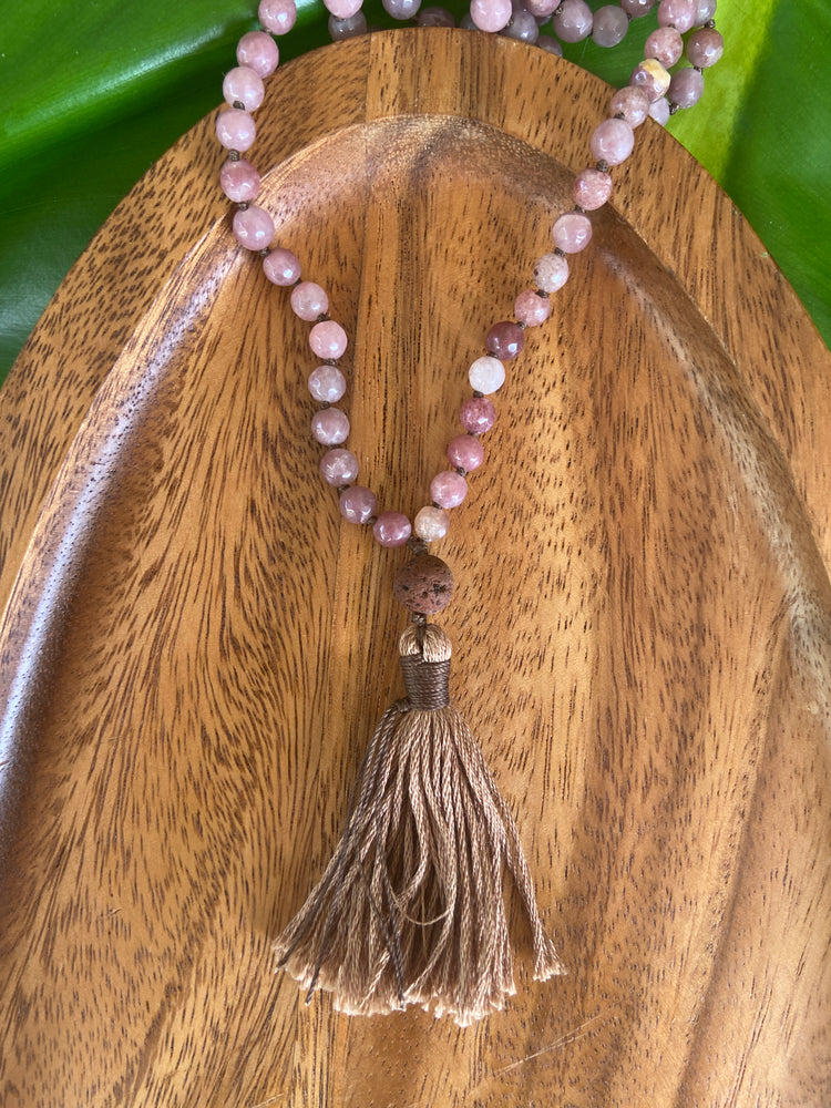 FIRST LOVE Strawberry Quartz Knotted Mala